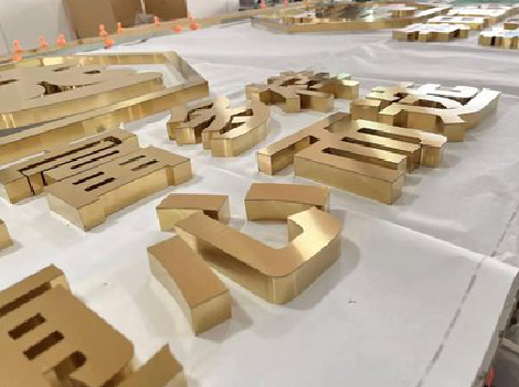  休宁拉丝不锈钢字的特点。